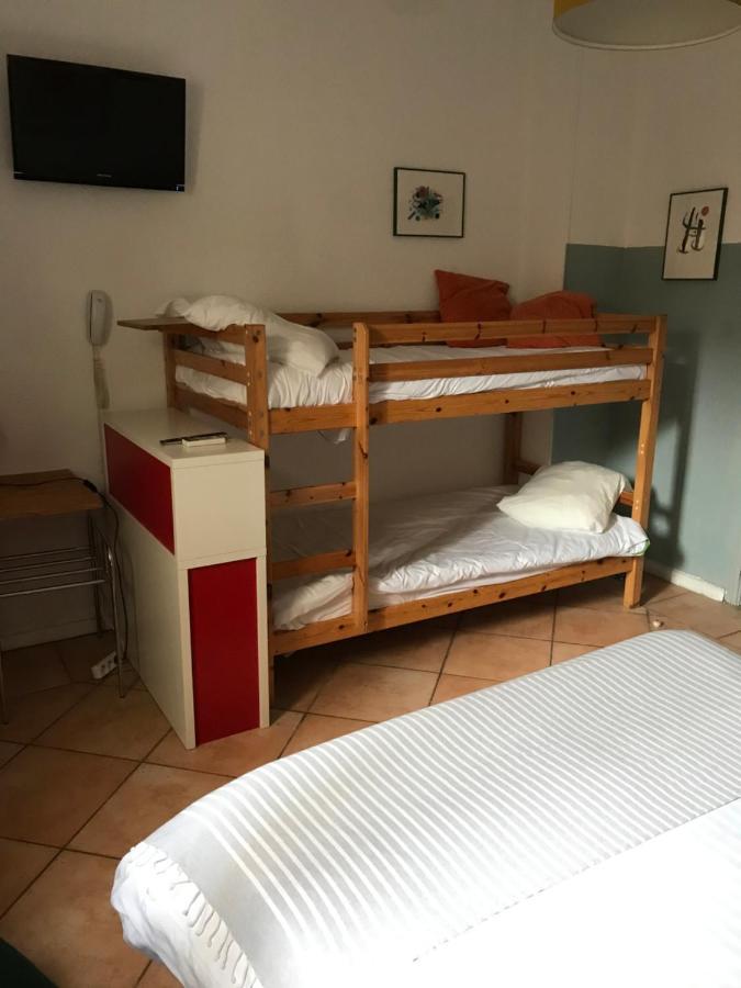Hotel La Tour Des Fees Quissac  Exterior photo